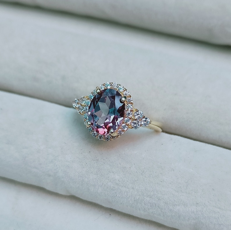 Alexandrite Halo Ring, lab created alexandrite ring, 925 Sterling Silver Ring, Color Change Stone Ring, Oval Cut Alexandrite, Ring for Gift 