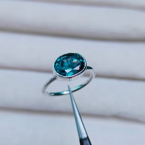 Teal sapphire ring, oval cut Teal sapphire ring, 925 Sterling Silver ring, Sapphire engagement ring, lab grown Teal sapphire ring