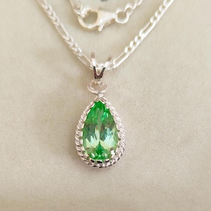 Green sapphire pendant, Green sapphire Necklace, 925 sterling silver necklace, Pear cut Green sapphire Pendant, lab grown green sapphire