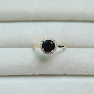Anello con alone di spinello nero, anello in argento sterling 925, anello in argento con spinello nero naturale, anello con spinello nero taglio rotondo, anello con pietra portafortuna di agosto