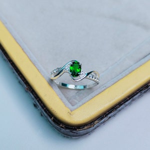 Natural Tsavorite ring, oval cut tsavorite ring, 925 sterling silver ring, Tsavorite garnet ring, green garnet ring, Tsavorite  band ring