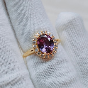 Alexandrite Halo Ring, lab created alexandrite ring, 925 Sterling Silver Ring, Color Change Stone Ring, Oval Cut Alexandrite, Ring for Gift