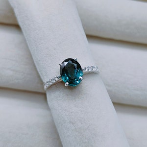 Teal sapphire ring, oval cut Teal sapphire ring, 14k gold & 925 Sterling Silver ring, Sapphire engagement ring, lab grown Teal sapphire ring