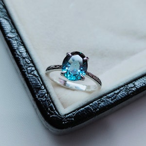 Teal sapphire ring, oval cut Teal sapphire ring, 925 Sterling Silver ring, Ocean teal sapphire ring, lab grown Teal sapphire ring