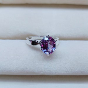 Anello in alessandrite, anello in alessandrite taglio ovale, anello in argento sterling 925, anello in alessandrite creata in laboratorio, anello con pietra che cambia colore, anello da regalo