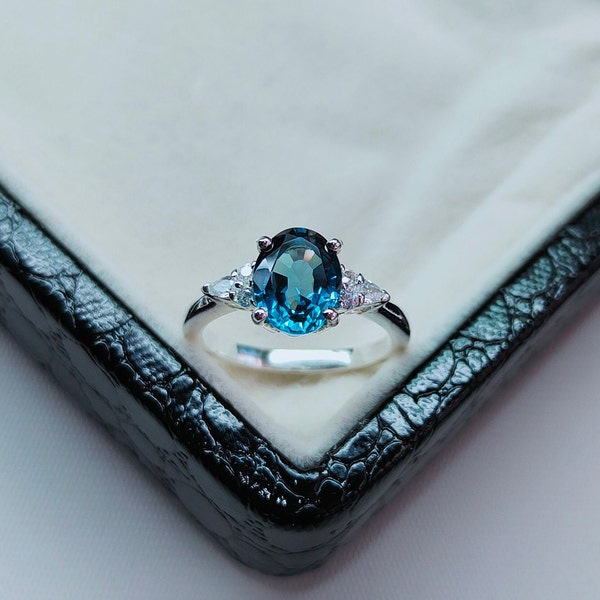 Ocean Teal sapphire ring, oval cut Teal sapphire ring, 925 Sterling Silver ring, Sapphire engagement ring, lab grown Teal sapphire ring