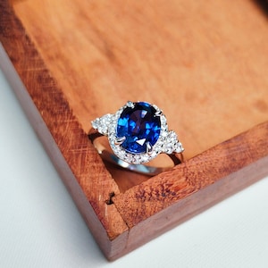 Blue sapphire halo ring, Oval cut blue sapphire ring, 925 sterling silver ring, blue sapphire engagement ring, lab grown blue sapphire ring