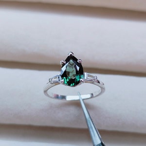 Teal sapphire ring, pear cut Teal sapphire ring, 925 Sterling Silver ring, Sapphire engagement ring, lab grown Teal sapphire ring