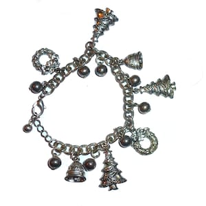 Vintage Christmas tree wreath silver charm bracelet  (p71a)