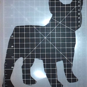 Può includere: Silhouette nera di un bulldog francese su uno sfondo a griglia bianca.