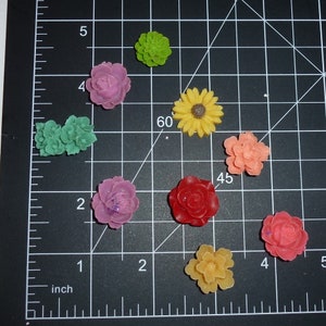 9 thumbtacks rose daisy flowers push pins assorted colors decorator message board thumb tacks (P45D)