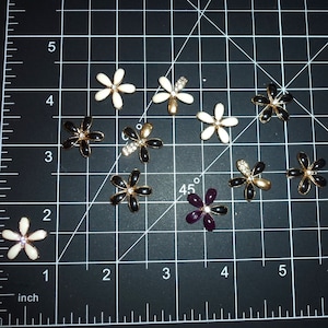 10 thumbtacks enamel daisy flowers push pins assorted colors decorator message board thumb tacks (tb)