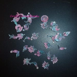 Concha de ostra de sirena, concha de cangrejo, pez caballito de mar, agitador rosa azul súper pequeño, arenas movedizas, 30 piezas de arte de uñas