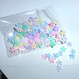 5-blättrige Sakura Cabochon ] mini 4 mm pink blau lila transparent 50 Stück Kunstharz Blumen (p37M)