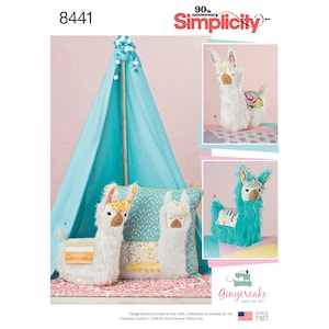 Puede incluir: Un patrón de costura para hacer juguetes de peluche con temática de llama. El patrón incluye instrucciones para hacer una almohada, una llama pequeña y una llama grande. El patrón es de Simplicity, una conocida empresa de patrones de costura.