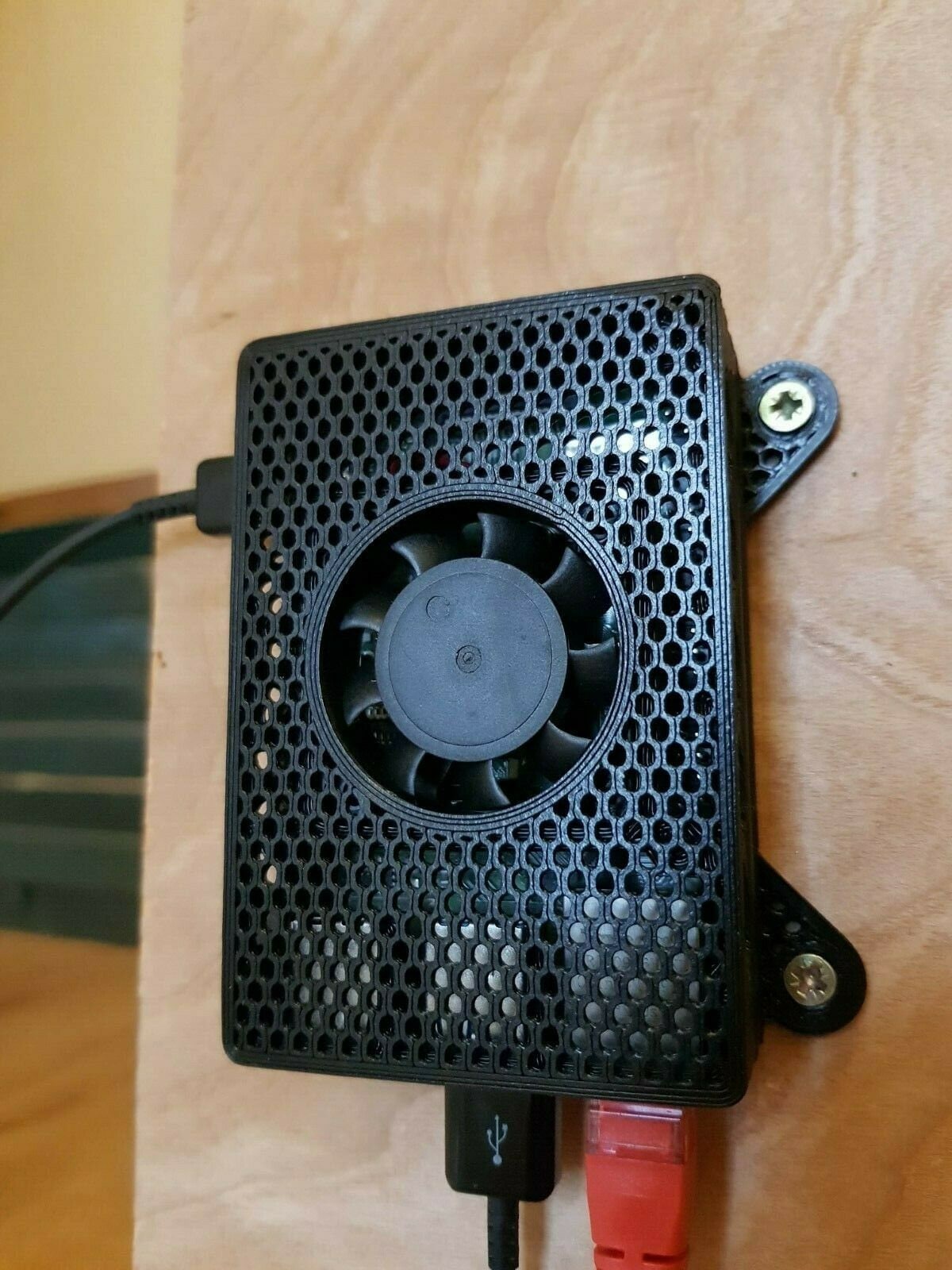 Raspberry Pi 4 Wall Mount Case & Cooling Kit Inc. Fan Heatsink 35C ...