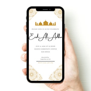 Puede incluir: La pantalla de un teléfono móvil que muestra una invitación para celebrar el Eid al-Adha el 9 de julio de 2022 a las 12 del mediodía en el Mason Community Center de San Diego. La invitación está organizada por Jamilla & Ali. El número de RSVP es (123) 456-759.
