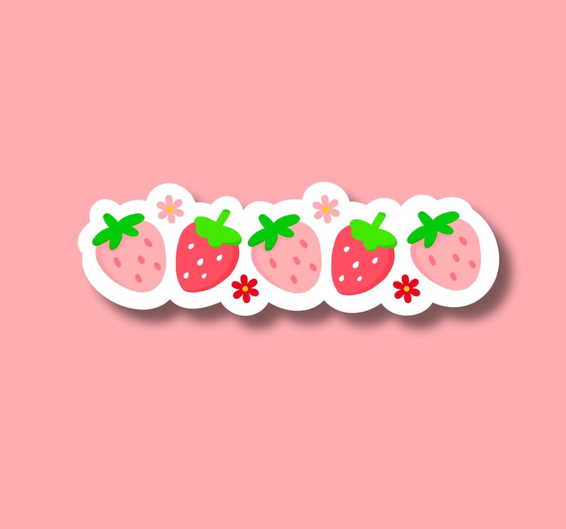 K&ouml;nnte beinhalten: Eine Reihe von f&uuml;nf roten Erdbeeren mit gr&uuml;nen Bl&auml;ttern und wei&szlig;en Bl&uuml;ten auf rosa Hintergrund.