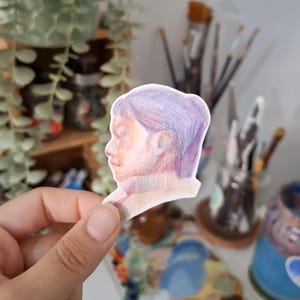 Cloé | Sticker avec finition mate d'art original au crayon de couleur traditionnel réalisé par EokiArt | Sticker cadeau idéal |