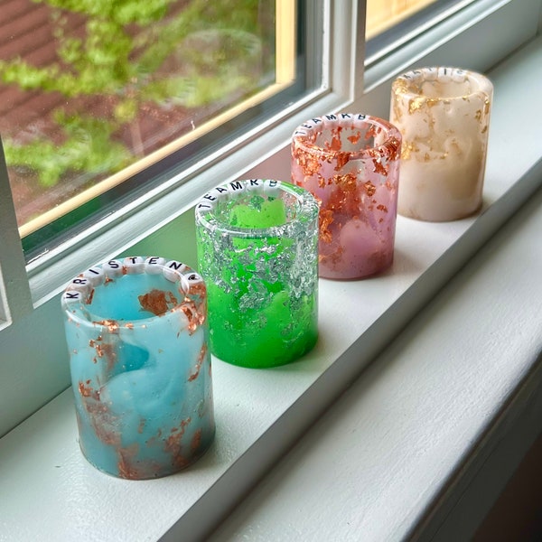 Vaso de chupito de resina personalizado, con nombre personalizado, ideal como detalle para despedida de soltera o regalo para su 21 cumpleaños.