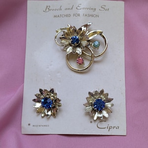 Cipra Vintage Gold Ton Blumen Brosche und Ohrclips Set mit Pastell Strasssteinen