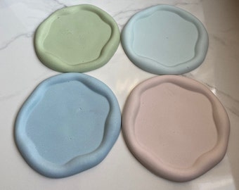 Plateau en jesmonite nuage irrégulier de 18cm, plateau irrégulier, plateau de jesmonite minimal, plateau moderne, plateau à bijoux, cadeaux pour elle, plateau nuage, minimal