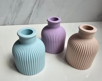 Petite Jesmonite Ribbed Vase, Ribbed Vase, Modern Decor, Homeware, Gift for her, Gift for him, Concrete Decor, Stone Decor, Homeware, Vases,