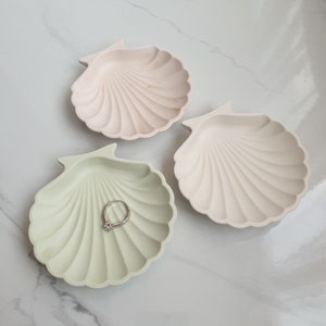 Jesmonite Shell Trinket Dish, Small Dish, Minimal Dish, Trinket Dish, Jesmonite Tray, Jewellery Dish, Gifts for Her, Homeware, Neutral