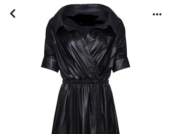 Robe en cuir d'agneau : tenue vintage épaules dénudées mi-mollet pour femme
