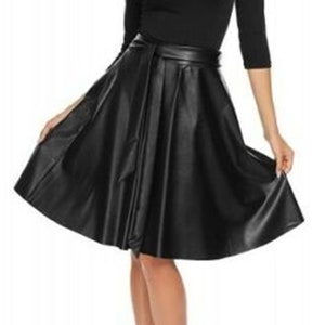Handgefertigte Lammfell Knierock: Vintage Schwarzes Outfit