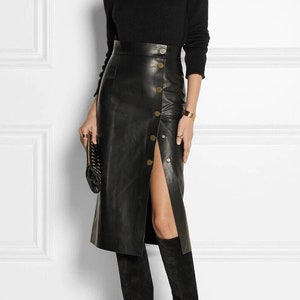 Gonna a tubino in pelle di agnello fatta a mano: abito da festa sotto il ginocchio