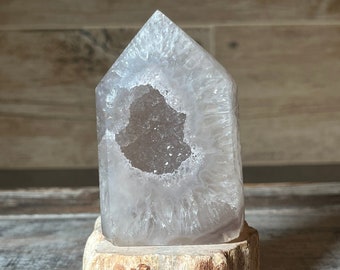 Sparkly Druzy Agate Tower: Grey & White Crystal Point