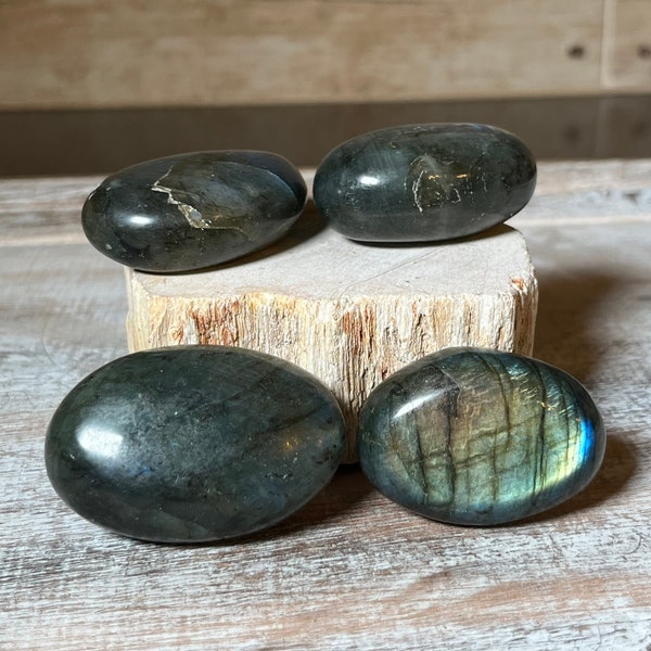 Labradorite Palm Stone, Small, Lab, Crystal, Stone, Yellow, Blue, Flashy, Polished, Palm Stone, Metaphysical, Meditation, Healing, Purple