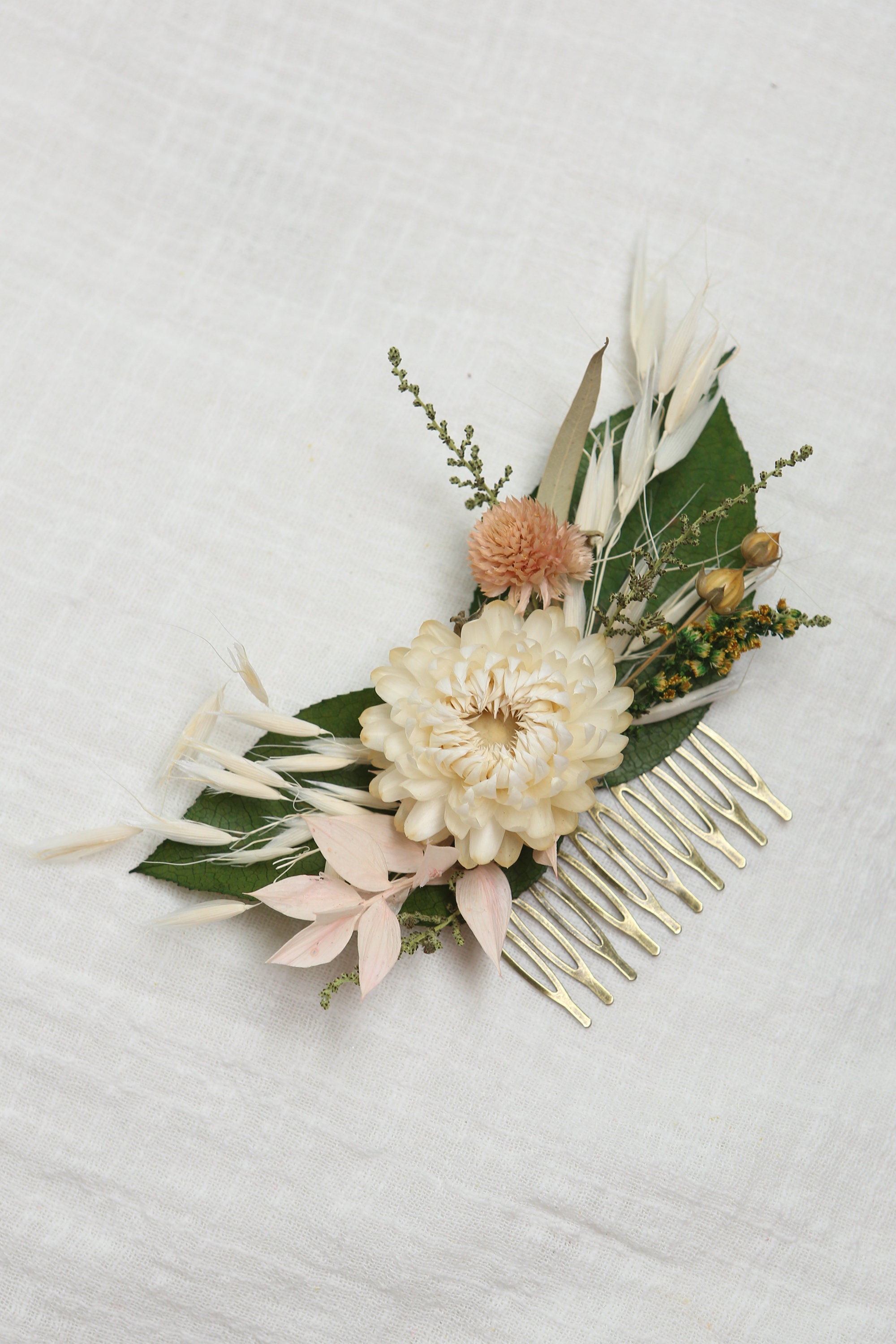 Arte Queen 004_greenery wedding hair comb and boutonniere set_wedding hair pieces, made with sola wood flower and preserved flowers