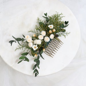 Crafted with care, our greenery wedding theme is designed with real preserved flowers, including helichrysum, eucalyptus, caspia, jazilda flower, and white ixodias. Each hair comb brings a touch of natural beauty to your special day.