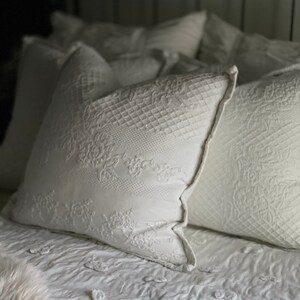 Matelasse top pillow shams