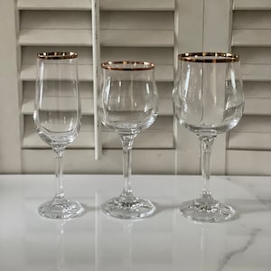 S12 Vtg Simple Elegant Honey Gold Rim Wine Glasses/Thin Gold Rim Campaign and Wine Glasses/Wedding, Bridal, Holiday Vintage glassesware