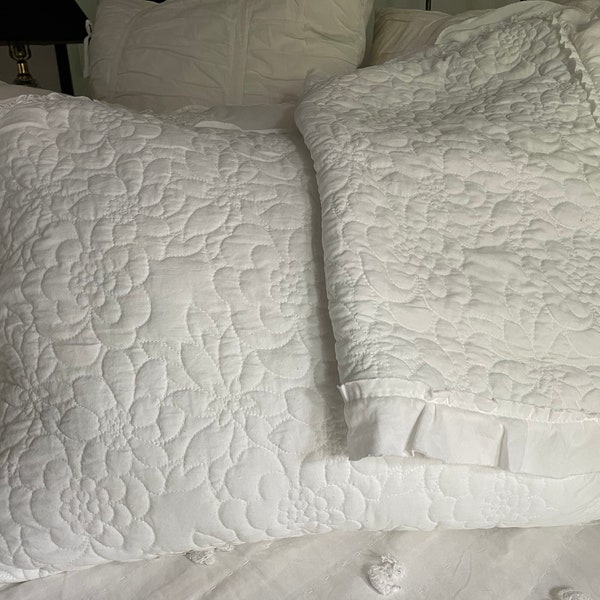 S2 Standard White Daisy Quilt Pillow Shams Ruffel Edge/ShabbyChic, Farmhouse,LSF,Cottage, Chic,Victorian,Princesscore,Ballerinacore,Softgirl