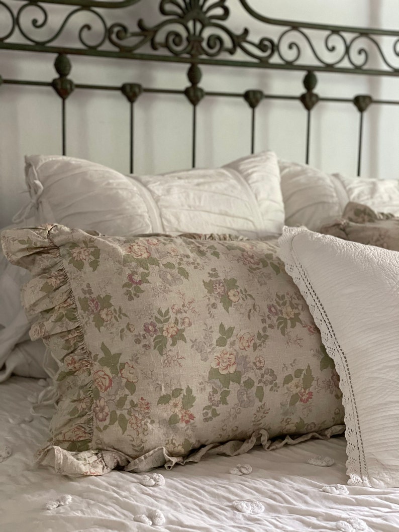 Vintage Ralph Lauren Green leafy Rose Pattern and Ruffle Edge/ Standard