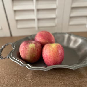 Vintage Rein Zinn 95 Pewter Oblong Handled fruit bowl/Leaf footed tray/scalloped/frenchCountryCottage,Victorian,Cottagecore,Farmhouse,Englis