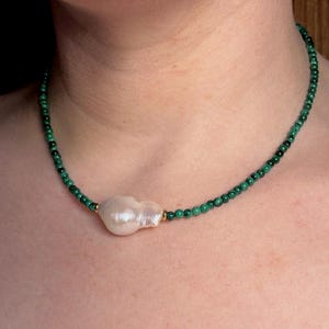 Handmade Malachite & Baroque Pearl Necklace 2.0 – Natural Gemstone Jewellery, Boho Choker, Freshwater Pearl Beaded Necklace, Gift for Her