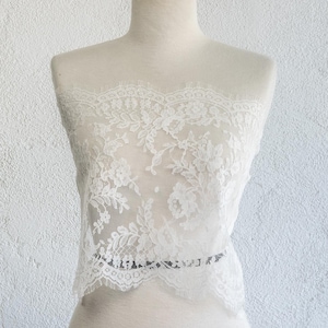 Off-White Floral Chantilly Lace Trim, Double Scalloped Edge, 12 Inch
