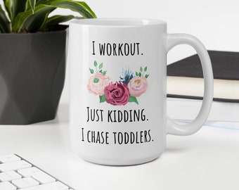 Taza para mamá con niño pequeño: Taza de café divertida para mamá haciendo ejercicio