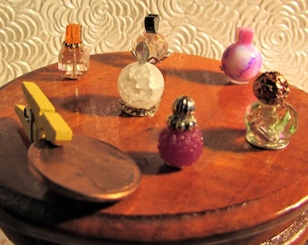 Poppenhuis miniatuur parfumflesjes/mini ijdelheid sets: Pinks