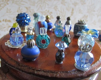 Poppenhuis miniatuur parfumflesjes/mini ijdelheid sets: Bright Blues