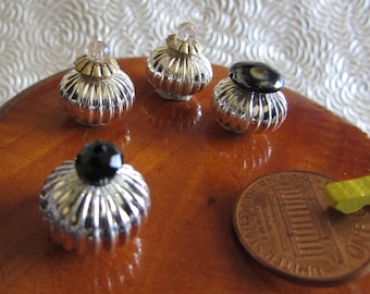 Poppenhuis miniatuur parfumflesjes/mini ijdelheid sets: zilver