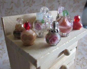Antiche bottiglie di profumo in miniatura. (3) - Ottone