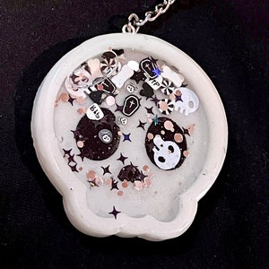 Skull shaker charm