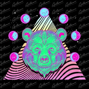 Może przedstawiać: Zielona głowa niedźwiedzia z różowymi i fioletowymi konturami jest wyśrodkowana na czarnym tle z tęczowym trójkątem z tyłu. Wokół głowy niedźwiedzia znajduje się siedem różowych i fioletowych półksiężyców.