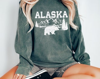 Retro Alaska Wilderness Sweatshirt – Unisex Mountain Crewneck
